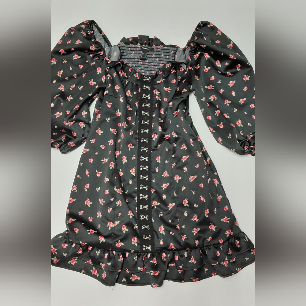 Forever 21 Floral Dress Size M. Elegant Dress